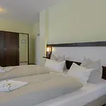Am Tiefwarensee Hotel 3*