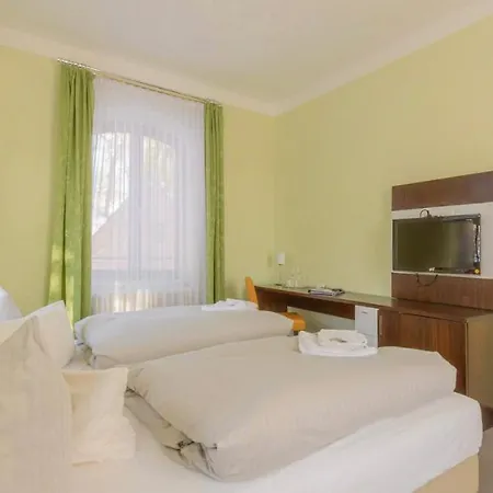 Am Tiefwarensee فندق