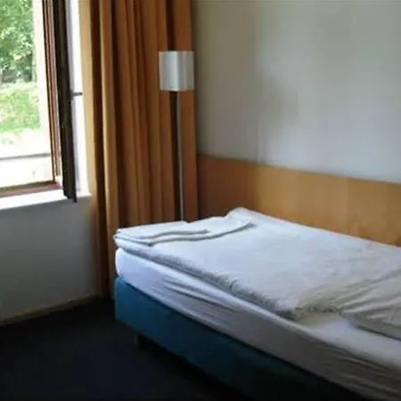 Отель Am Tiefwarensee 3*