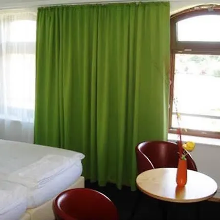 Отель Am Tiefwarensee 3*