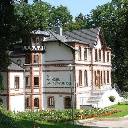 Am Tiefwarensee Отель Варен